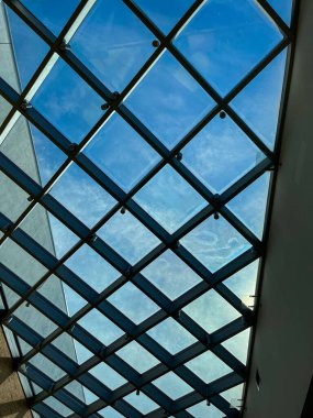 Mavi gökyüzü görünümlü ızgaranın arkaplan ögeleri.