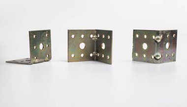 Boşluklu metal köşeler bağlantı ögesi