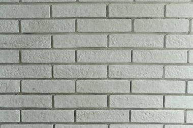 İnce desenli beyaz tuğla duvar temiz soyut bir zemin oluşturur. Duvar tasarım temaları için minimal desen, açık gölgeler ve nötr renk gösterir