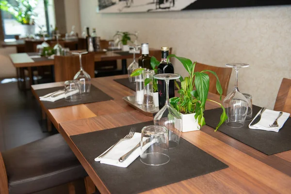 Italiaans Restaurant Met Tafels Wacht Gasten Voor Het Diner — Stockfoto