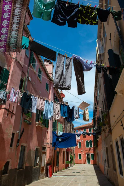 Waschen Wird Wäscheleinen Den Straßen Des Antiken Venedigs Aufgehängt — Stockfoto