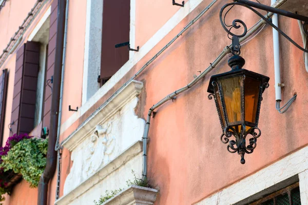 Lanterna Veneza Antiga Bela Atração Romântica Turística Cidade Italiana Detalhe — Fotografia de Stock