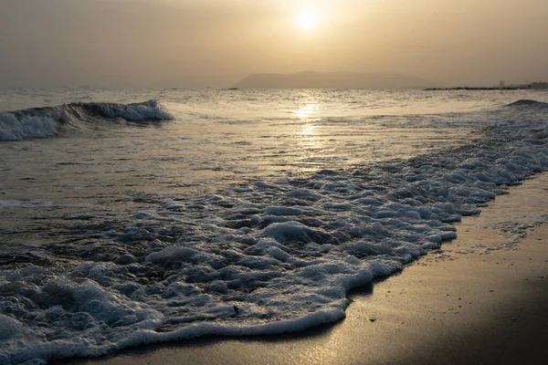 Mar Hermosa Puesta Sol Dorada Costa Mediterránea Con Una Iluminación — Foto de Stock
