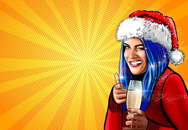シャンパンの青い髪を保持ガラスとポップアート幸せな笑顔の女の子と黄色の光線の背景にあなたを指しています サンタの帽子をかぶった若い美しいクリスマスの女性の肖像 — ストック写真