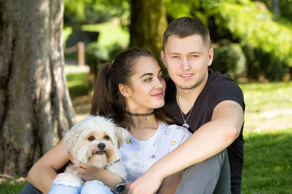 Young Couple Puppy Portrait Attractive Happy Smiling Young Woman Man — Stock Photo, Image