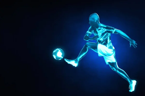 Fußballer Auf Blauem Hintergrund — Stockfoto