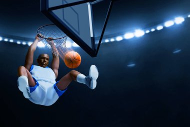 3D illüstrasyon: Genç profesyonel basketbolcu spor sahasında smaç bastı