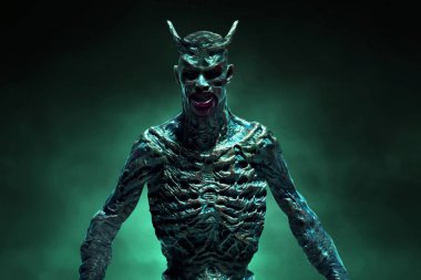 Koyu yeşil dumanlı korkunç öfke şeytanı arka planda sis, Cadılar Bayramı teması