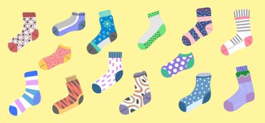 Farklı tiplerde ve pamuk ve yünden yapılma kumaşlı modaya uygun sıcak çoraplar. Vektör illüstrasyonu