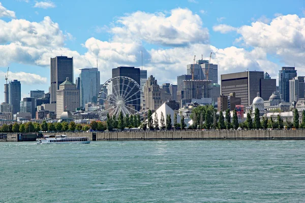 Montreal Stadtbild Vom Flussufer Aus Gesehen Bei Tag Sommer lizenzfreie Stockfotos