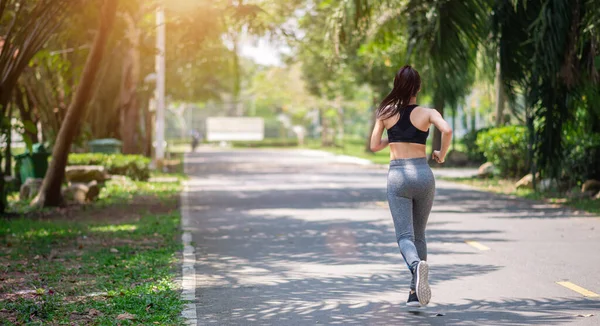 Jovem Asiático Mulher Corredor Atleta Correndo Jardim Desporto Saudável — Fotografia de Stock