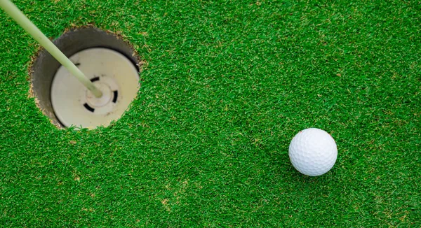 Golflabda Lezárása Zöld Füves Pályán Sport Golf Klub — Stock Fotó