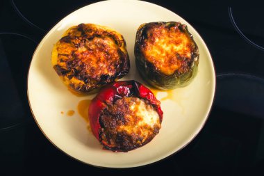 Vegan Fırınlanmış Biber Tabağı. Sağlıklı Vejetaryen Mutfağı