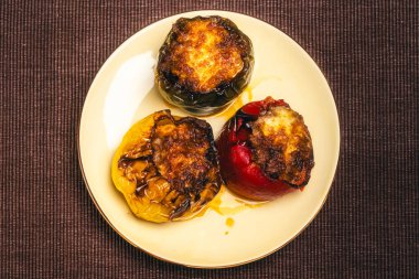 Vegan Fırınlanmış Biber Tabağı. Sağlıklı Vejetaryen Mutfağı