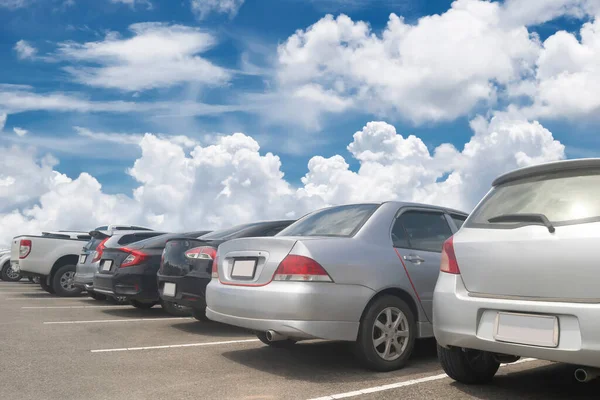 Parking Samochodowy Rzędu Tle Magazynie Wycieczka Samochodowa Towar Inwentaryzacji Samochód — Zdjęcie stockowe