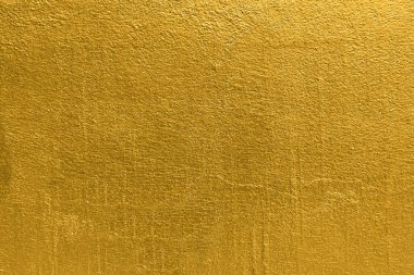 Altın duvar dokusu arka plan. Parlak ışık yansımalı sarı, parlak, altın renkli folyo boya, parlak altın renkli duvar kâğıdı.