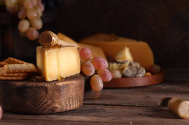 Atıştırmalık için doğal peynir lezzeti.