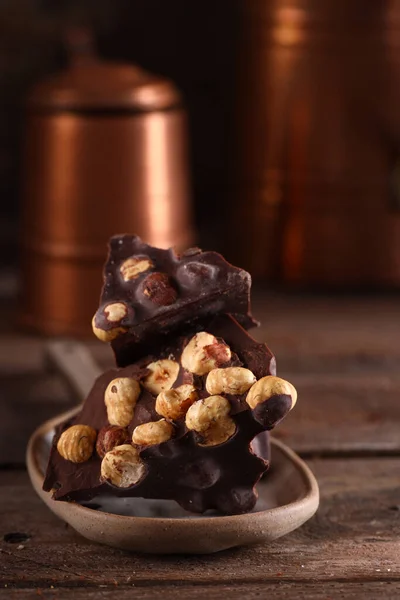 Cioccolato Fondente Naturale Con Frutta Secca — Foto Stock