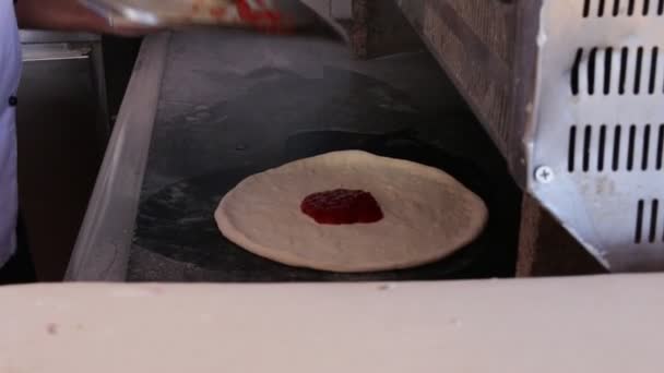 Процесс Приготовления Пиццы Тестом Стоковое Видео