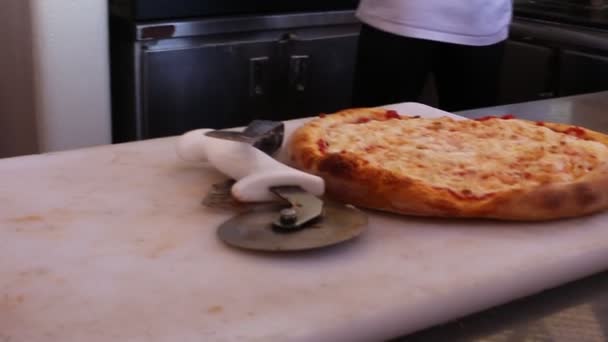 Proceso Fabricación Pizza Trabajando Con Masa Video de stock libre de derechos