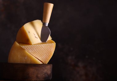 Doğal organik peynir, çeşitli köy usulü.