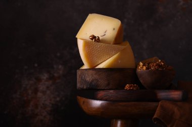 Doğal organik peynir, çeşitli köy usulü.