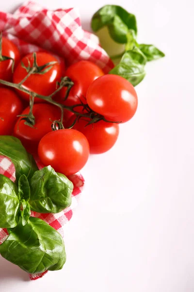 Itália Ainda Vida Tomates Manjericão Alimentos Frescos — Fotografia de Stock