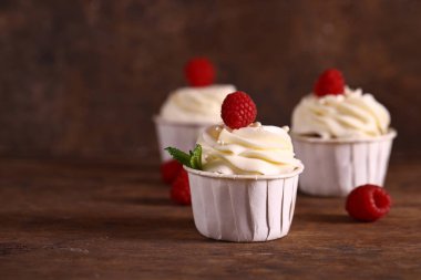 Vanilyalı taze tatlı keki.