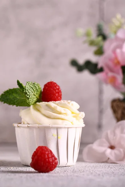 Vers Dessert Cupcake Met Vanille Crème — Stockfoto