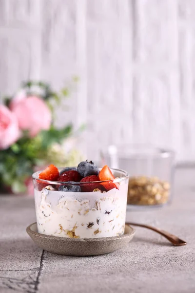 Hälsosam Mat Dessert Granola Med Färska Bär — Stockfoto