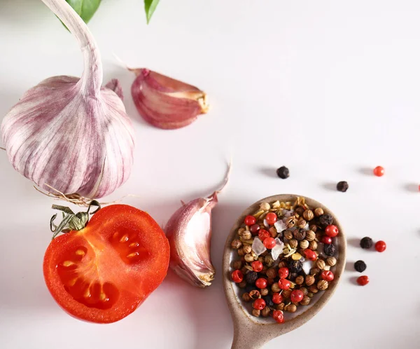 Makanan Latar Belakang Dengan Bawang Putih Segar Herbal Pada Latar — Stok Foto