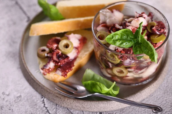 Mediterranean Salad Appetizer Octopus Olives — Stock Photo, Image