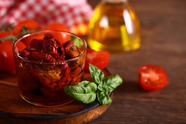 올리브유 식욕을 돋우는 올리브유에 유기말린 토마토 — 스톡 사진