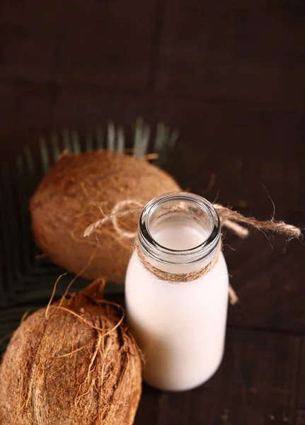 Natuurlijke Biologische Kokosmelk Houten Tafel — Stockfoto