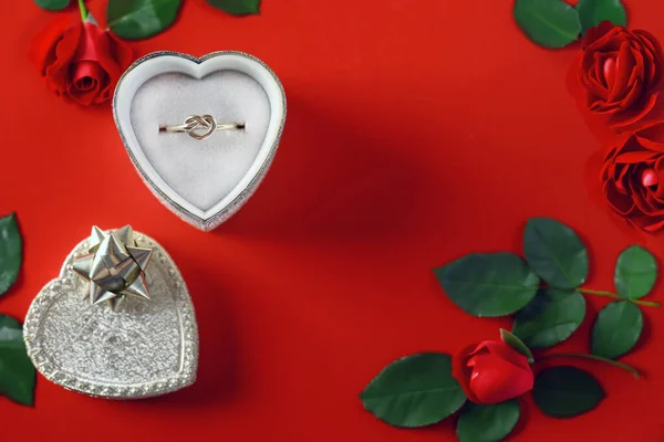 День Святого Валентина Подарок Сердца Кольцо Розы — стоковое фото