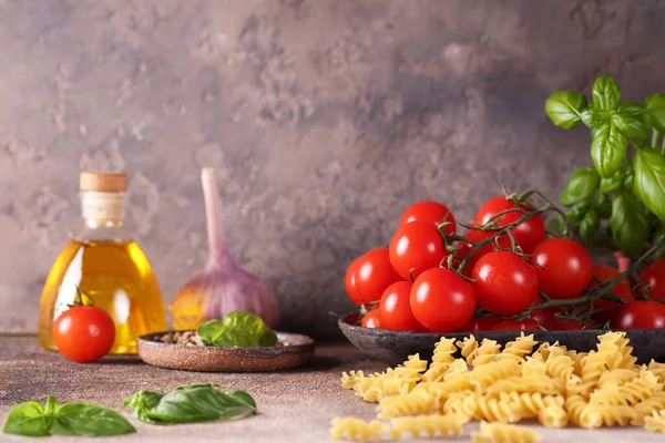 Italian Food Background Basil Tomatoes Garlic — Stock Photo, Image