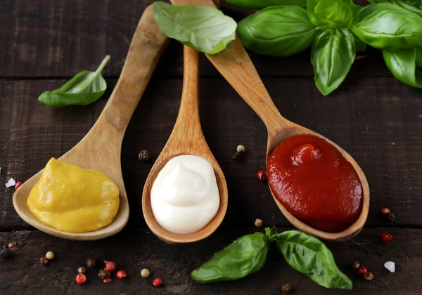 Drei Varianten Von Ketchup Senf Und Mayonnaise — Stockfoto