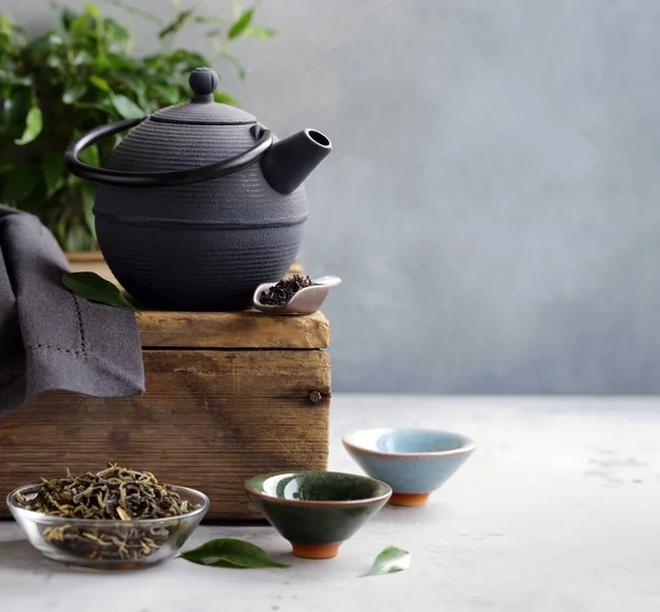 Wasserkocher Aus Gusseisen Auf Holztisch Für Teezeremonie — Stockfoto