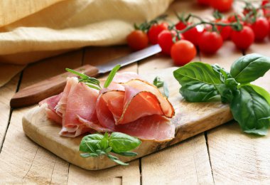 İtalyan parmalı jambon, soğuk et lezzeti.