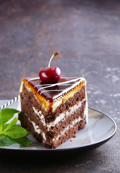 Vanilyalı Dondurma Taze Çilek Ile Çikolatalı Kek — Stok fotoğraf