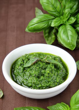 organik taze fesleğen pesto sosu