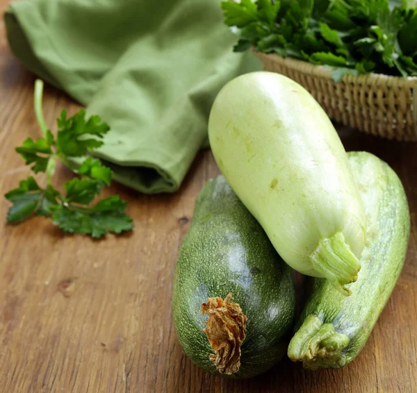 Frische Bio Zucchini Für Gesunde Ernährung — Stockfoto