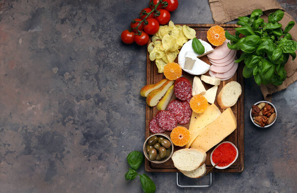 snack plate with cheese, ham, salami and crackers