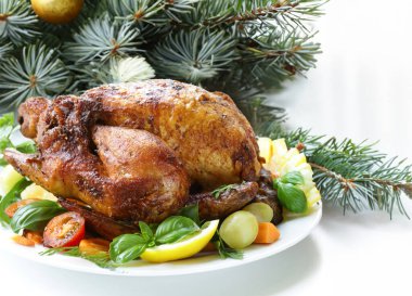 Noel masası için sebzeli fırında tavuk.