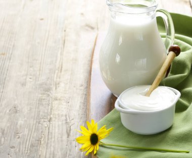 Süt ürünleri ekşi krema, sağlıklı yiyecekler için yoğurt.