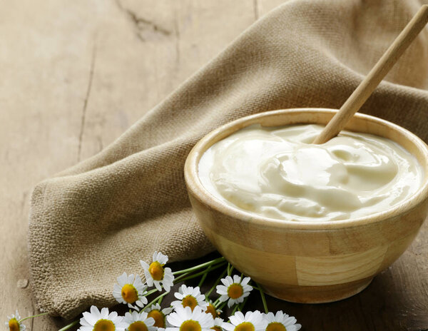 сметана молочная продукция, йогурт для здоровой пищи