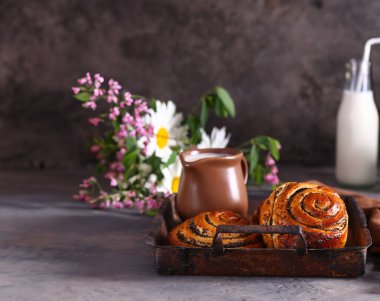 Tatlı olarak haşhaşlı çörek.