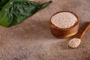 Tahta kasede doğal organik fiber psyllium.