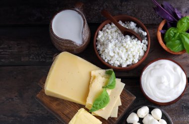 Çeşitli süt ürünleri peynir, süt, ekşi krema