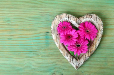 Romantik bir kalp için bir buket çiçek